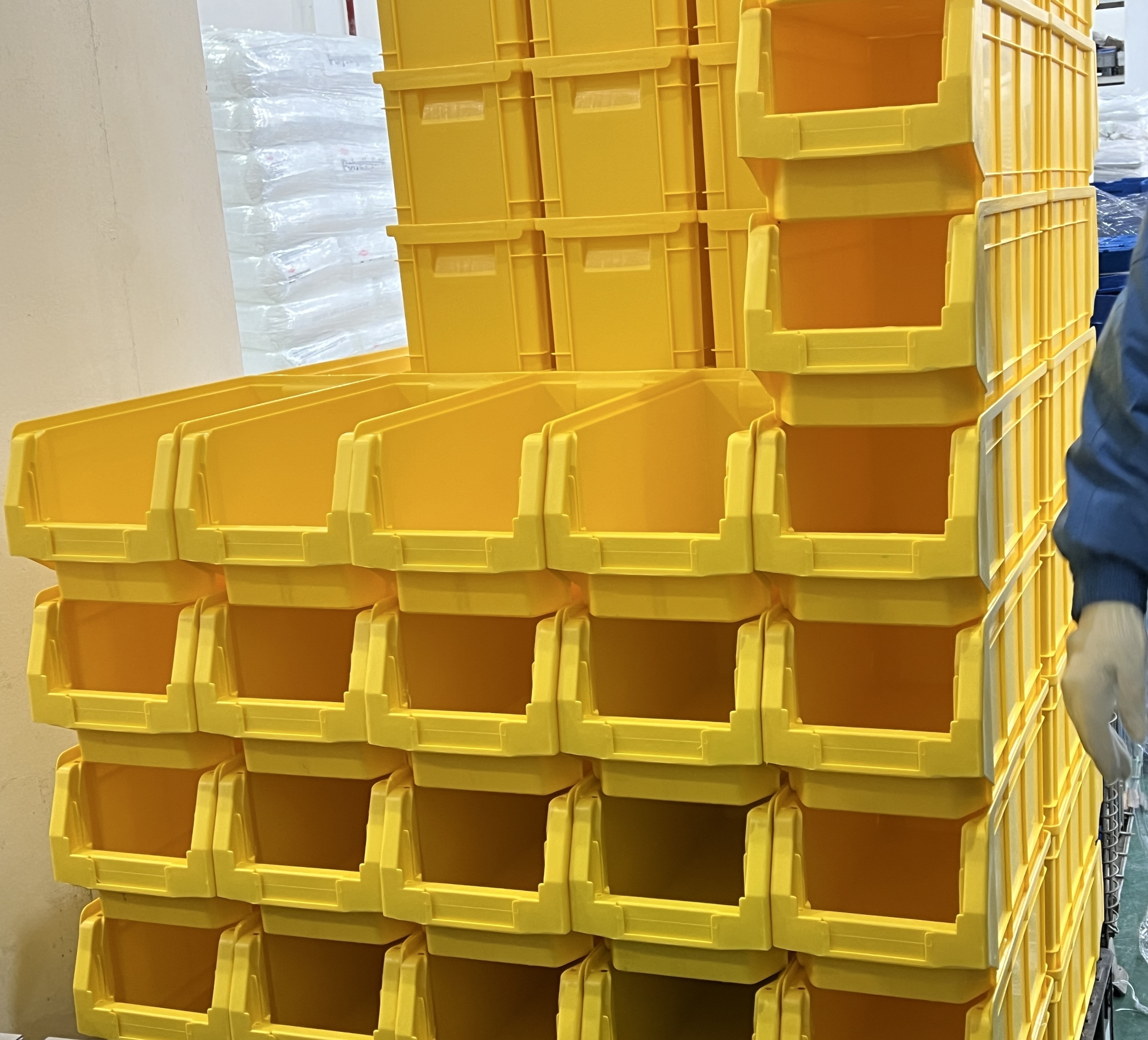 Najnowsze blogi firmy Jak plastikowe pojemniki półkowe zmieniają organizację nowoczesnych magazynów